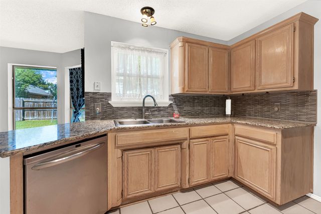 2828 Linden Lane, Grand Prairie, TX 75052