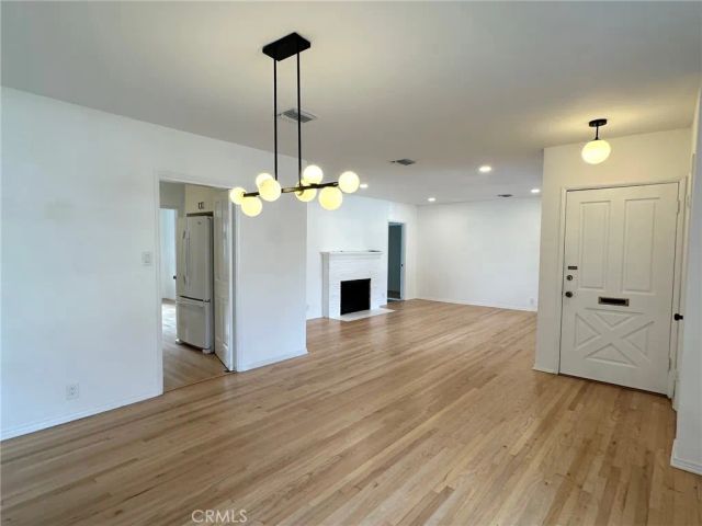 15440 Dickens Street, Sherman Oaks, CA 91403