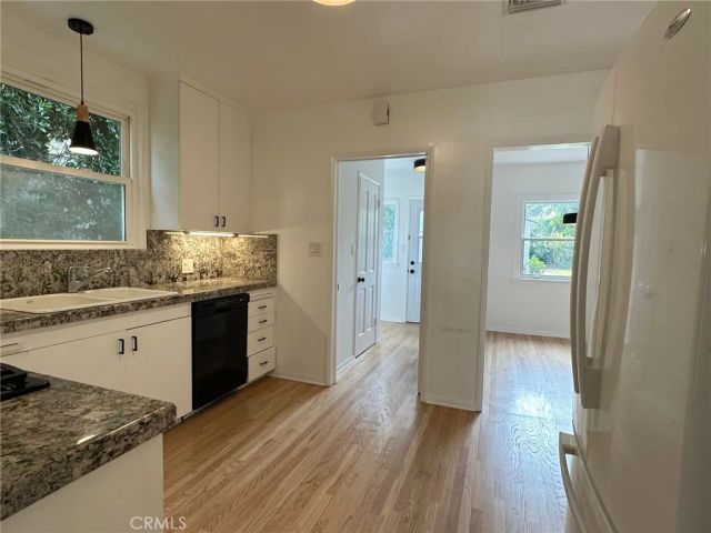 15440 Dickens Street, Sherman Oaks, CA 91403