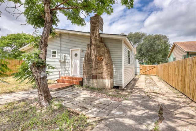 1138 Golla Dr, Corpus Christi, TX 78407