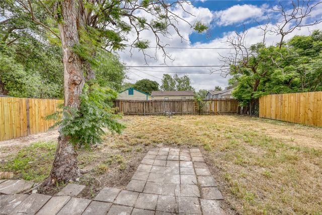1138 Golla Dr, Corpus Christi, TX 78407