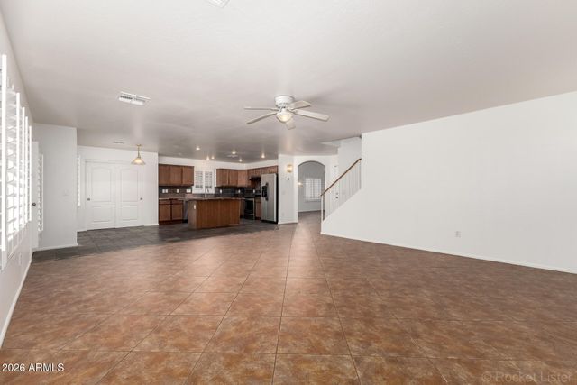 5635 W SOUTHGATE Avenue, Phoenix, AZ 85043