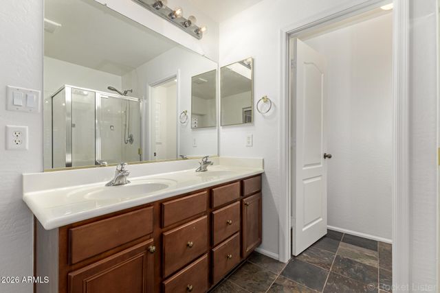 5635 W SOUTHGATE Avenue, Phoenix, AZ 85043