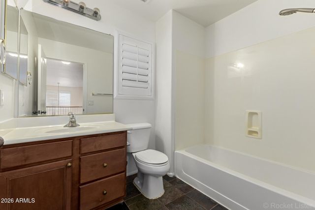 5635 W SOUTHGATE Avenue, Phoenix, AZ 85043