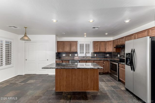 5635 W SOUTHGATE Avenue, Phoenix, AZ 85043