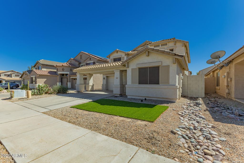 5635 W SOUTHGATE Avenue, Phoenix, AZ 85043 — photo 2
