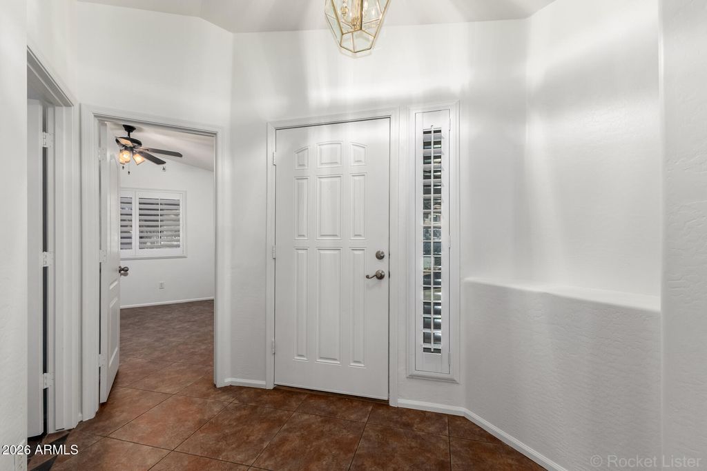 5635 W SOUTHGATE Avenue, Phoenix, AZ 85043 — photo 3