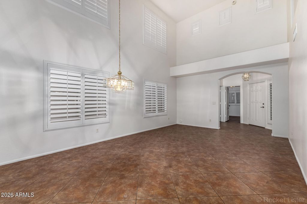 5635 W SOUTHGATE Avenue, Phoenix, AZ 85043 — photo 4