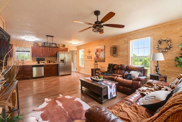 292 Harmony Rd, Gainesboro, TN 38562