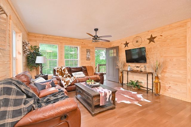 292 Harmony Rd, Gainesboro, TN 38562
