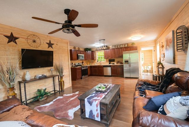 292 Harmony Rd, Gainesboro, TN 38562