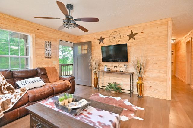 292 Harmony Rd, Gainesboro, TN 38562