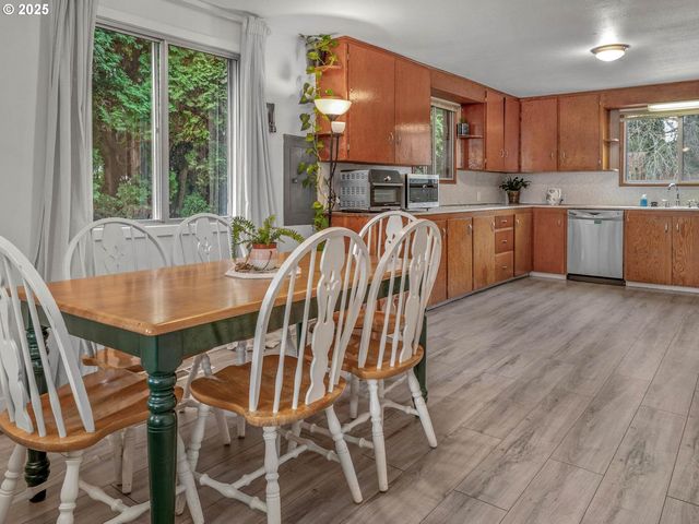 7333 Sw PINE St, Portland, OR 97223