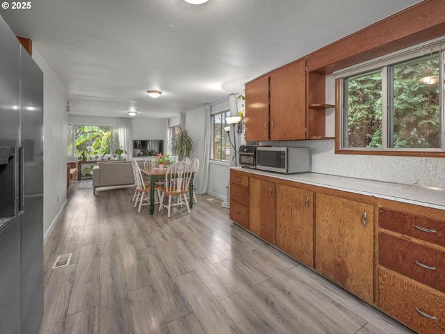 7333 Sw PINE St, Portland, OR 97223