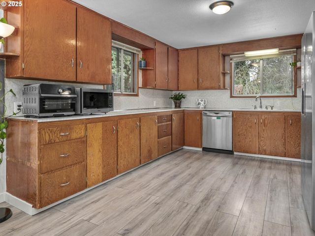 7333 Sw PINE St, Portland, OR 97223