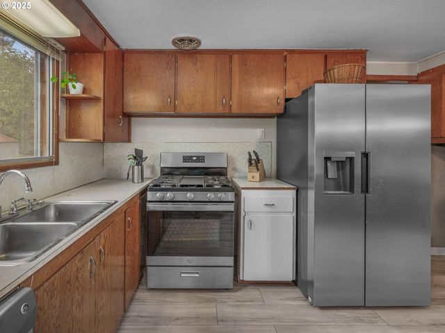 7333 Sw PINE St, Portland, OR 97223