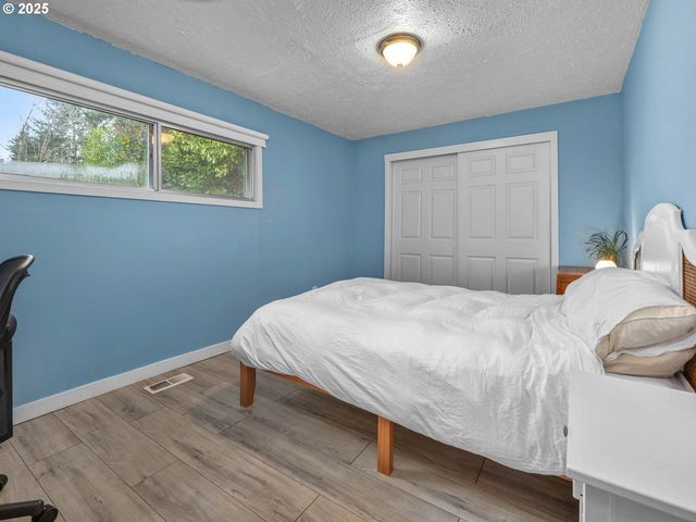 7333 Sw PINE St, Portland, OR 97223