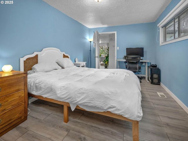 7333 Sw PINE St, Portland, OR 97223