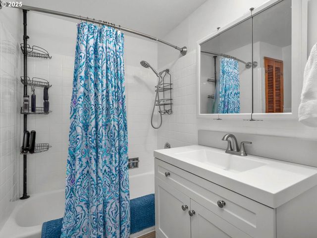 7333 Sw PINE St, Portland, OR 97223