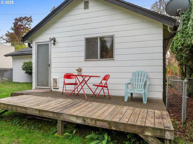 7333 Sw PINE St, Portland, OR 97223