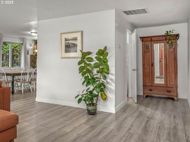 7333 Sw PINE St, Portland, OR 97223