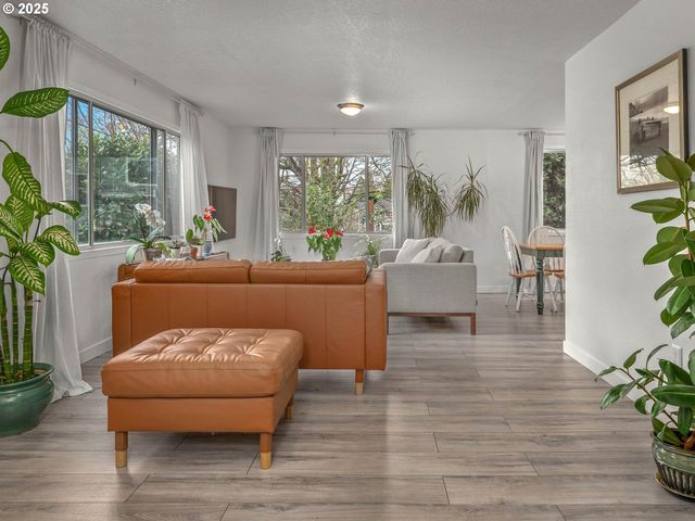 7333 Sw PINE St, Portland, OR 97223