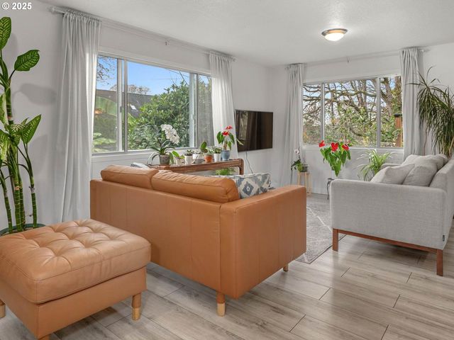 7333 Sw PINE St, Portland, OR 97223