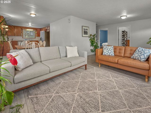 7333 Sw PINE St, Portland, OR 97223