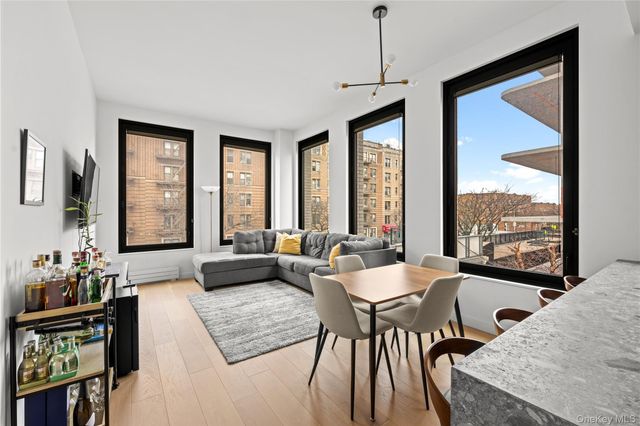 21-21 31st Street 2L, Astoria, NY 11105