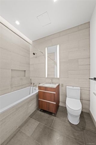 21-21 31st Street 2L, Astoria, NY 11105