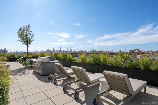 21-21 31st Street 2L, Astoria, NY 11105