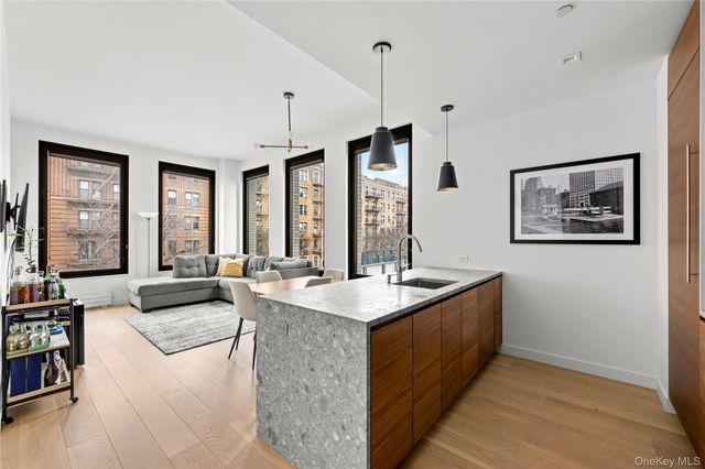 21-21 31st Street 2L, Astoria, NY 11105