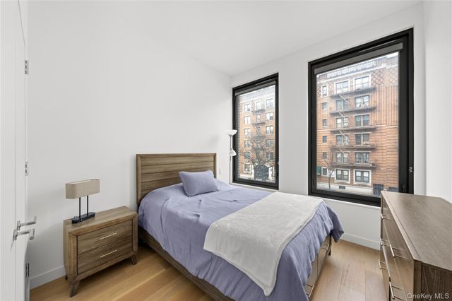 21-21 31st Street 2L, Astoria, NY 11105
