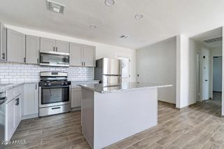 37 E EL PARQUE Drive A, Tempe, AZ 85282