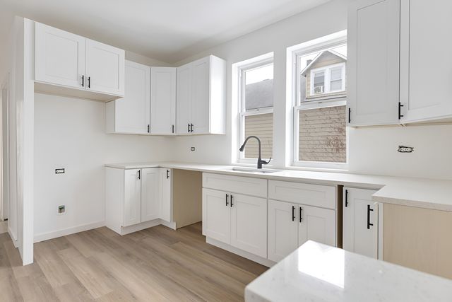 8528 S Escanaba Avenue, Chicago, IL 60617