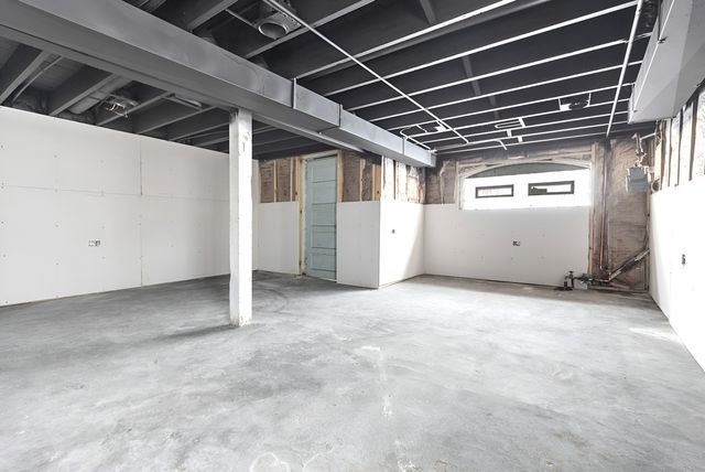 8528 S Escanaba Avenue, Chicago, IL 60617