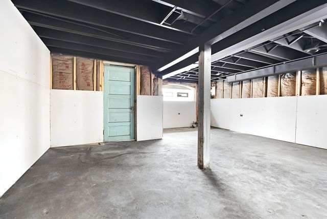 8528 S Escanaba Avenue, Chicago, IL 60617