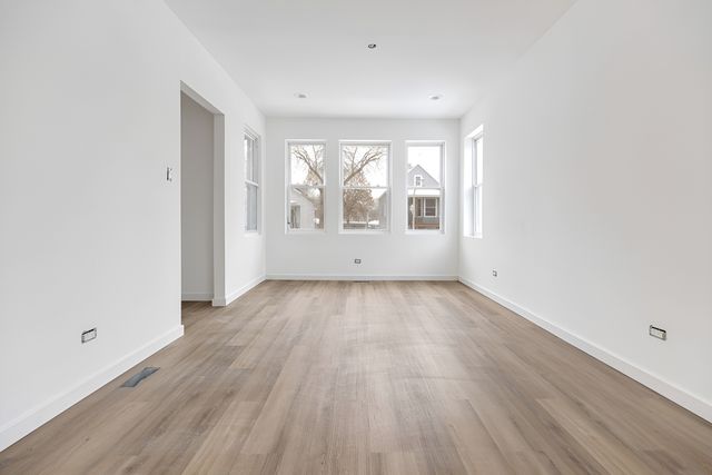 8528 S Escanaba Avenue, Chicago, IL 60617