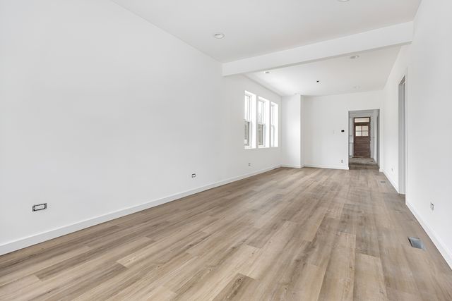 8528 S Escanaba Avenue, Chicago, IL 60617