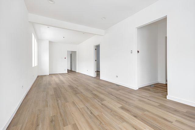 8528 S Escanaba Avenue, Chicago, IL 60617