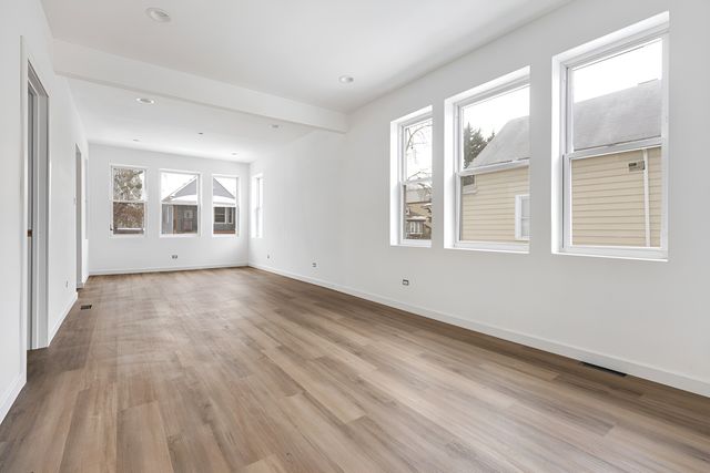 8528 S Escanaba Avenue, Chicago, IL 60617