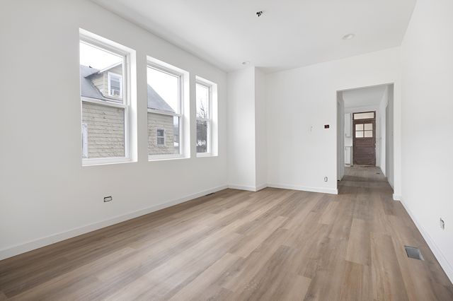 8528 S Escanaba Avenue, Chicago, IL 60617