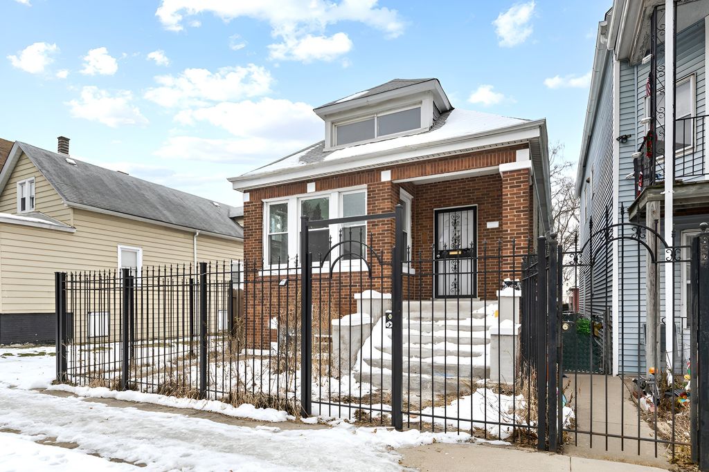 8528 S Escanaba Avenue, Chicago, IL 60617