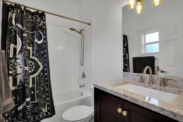 7601 226 STREET E, Bradenton, FL 34211