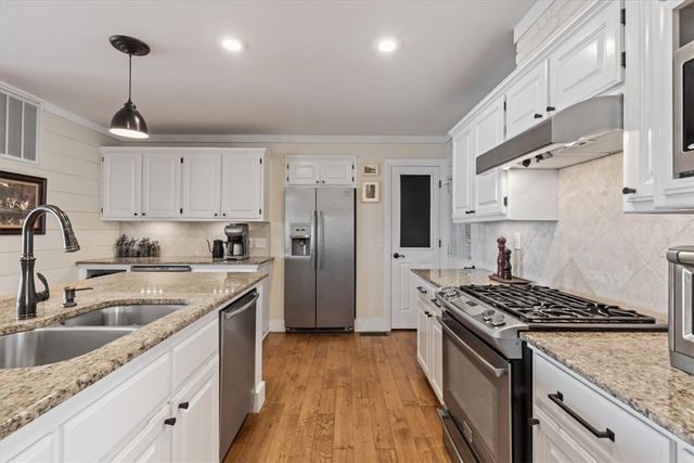 1 Wembly Circle, Bella Vista, AR 72715