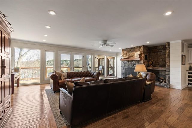 1 Wembly Circle, Bella Vista, AR 72715