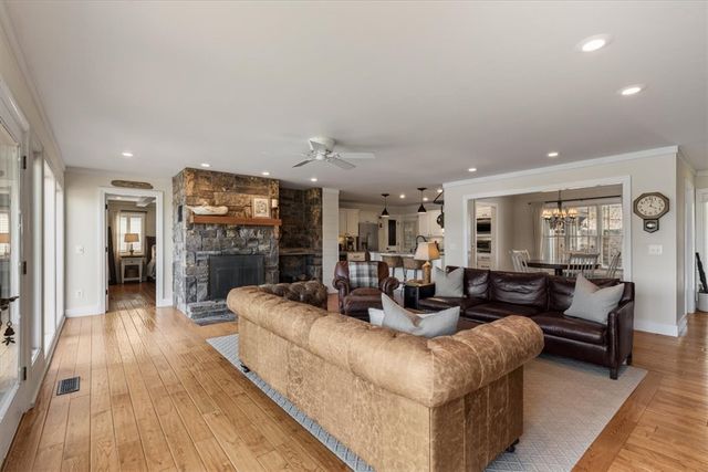 1 Wembly Circle, Bella Vista, AR 72715