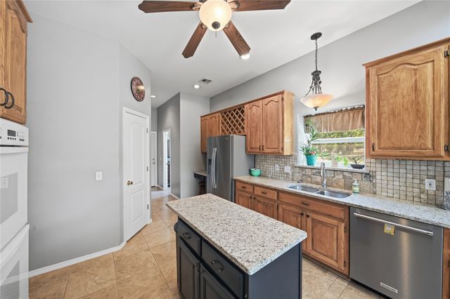 594 S 282nd East Avenue, Catoosa, OK 74015