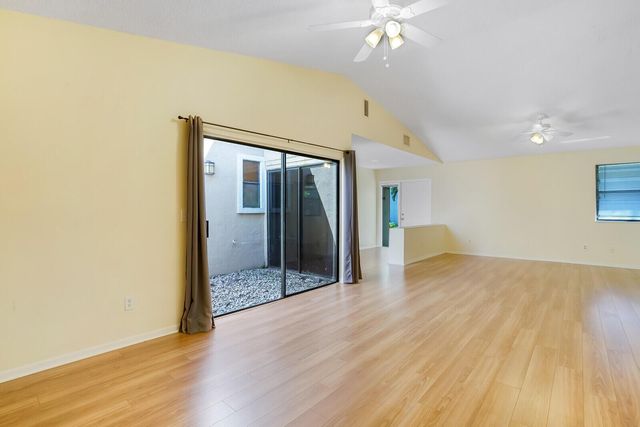 1080 NW 19th Terrace, Delray Beach, FL 33445