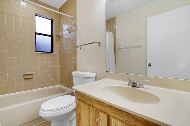 1080 NW 19th Terrace, Delray Beach, FL 33445